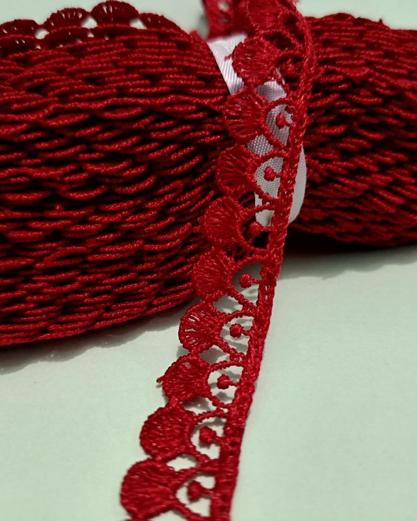 Maroon Shell Fan GPO Lace - 10 Meter