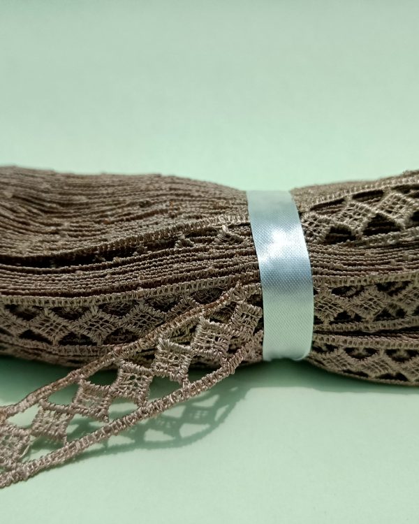 Coffee-brown shade Diamond Mesh GPO Lace - 10 Meter