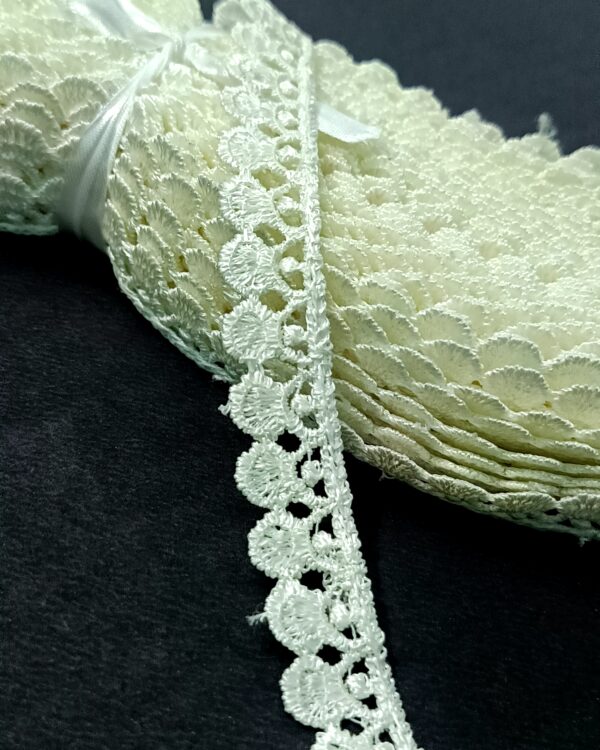 Ivory Fan Scallop Lace - 10 Meter