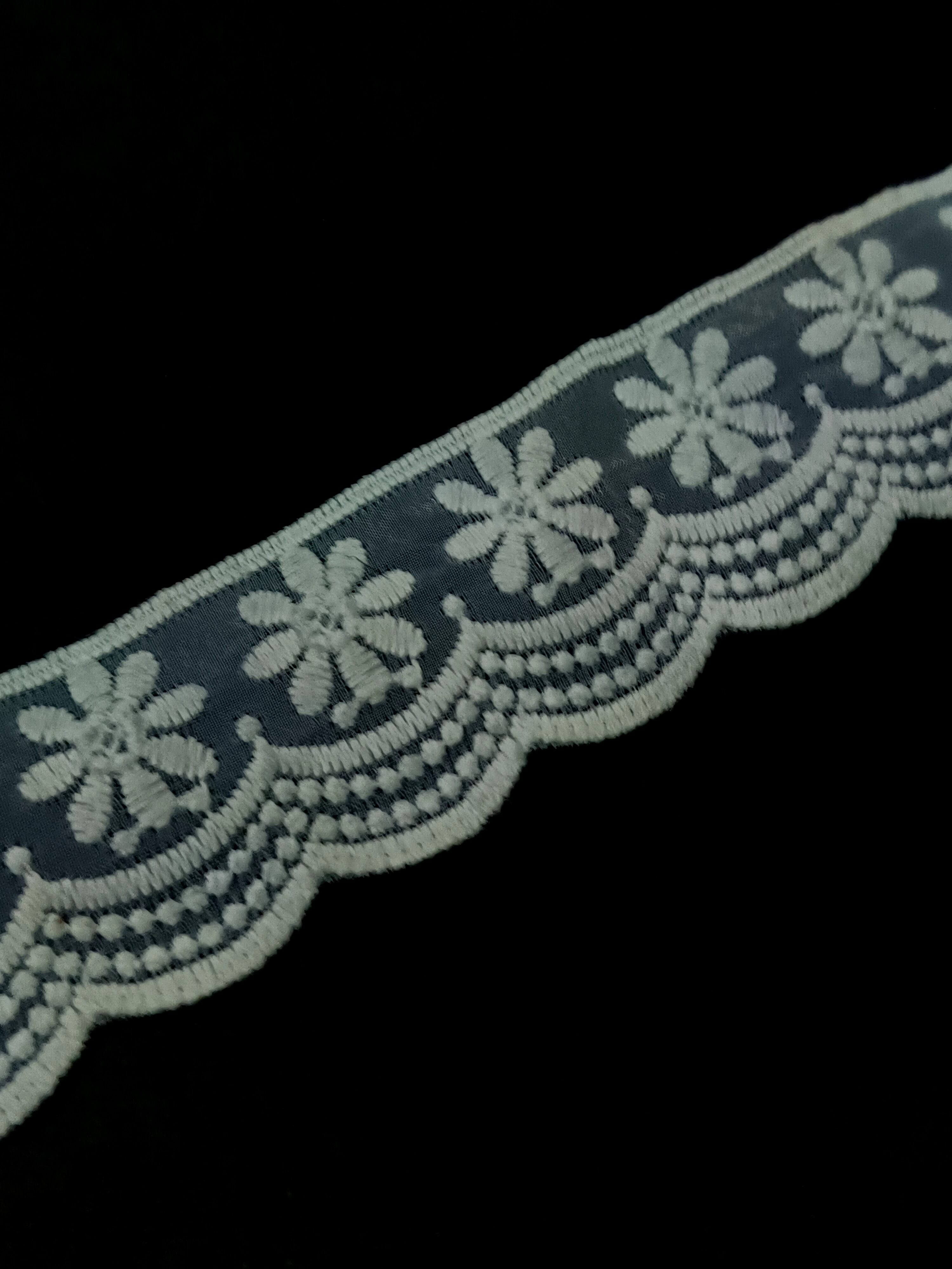 White Daisy Embroidered Scallop Mesh Lace Trim - 10 Meter