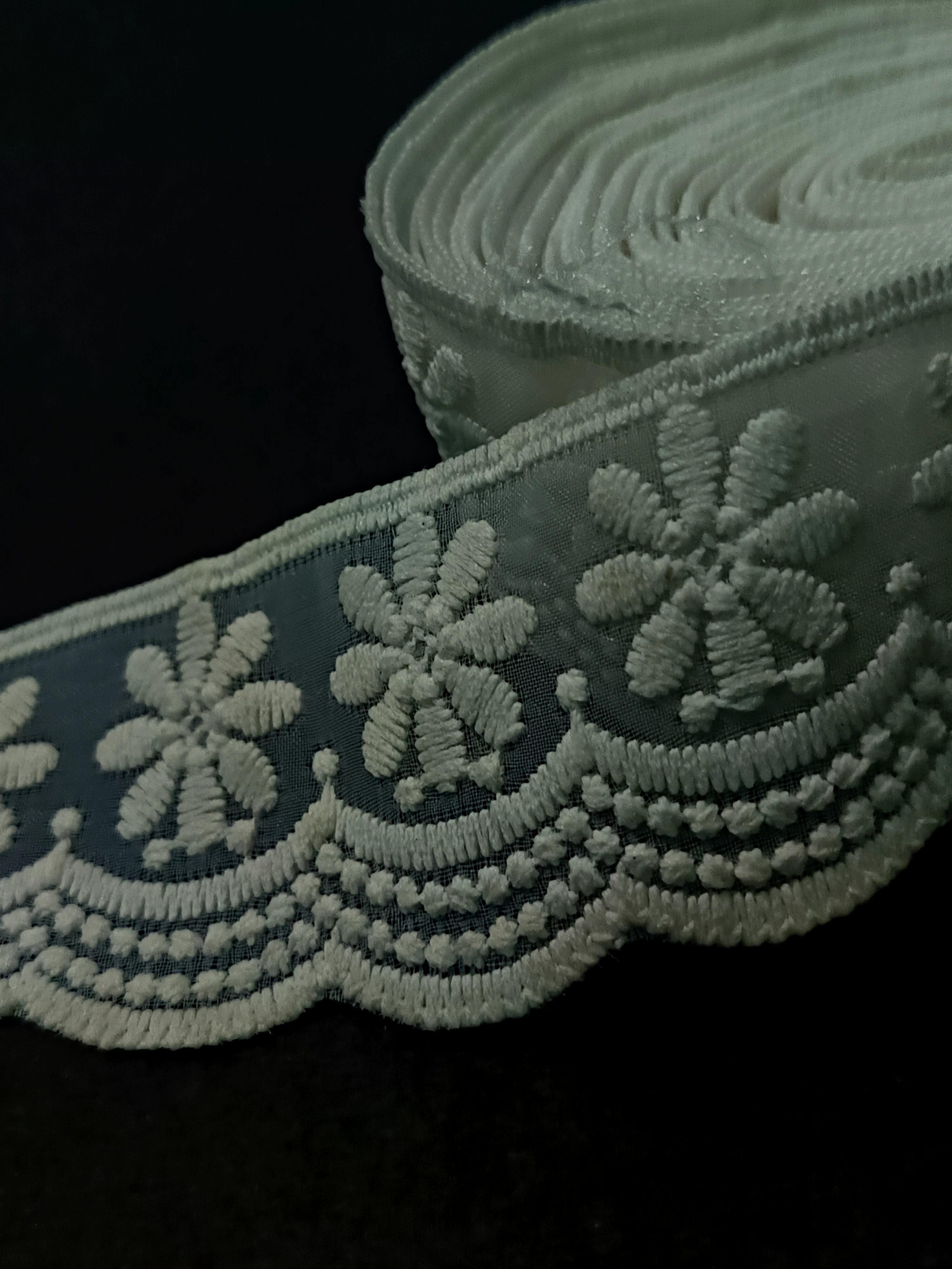 White Daisy Embroidered Scallop Mesh Lace Trim - 10 Meter - Image 2